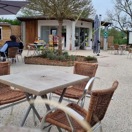 Mobil Avec Terrasse A Charlieu, 6 Personnes - Api-1-52-1205