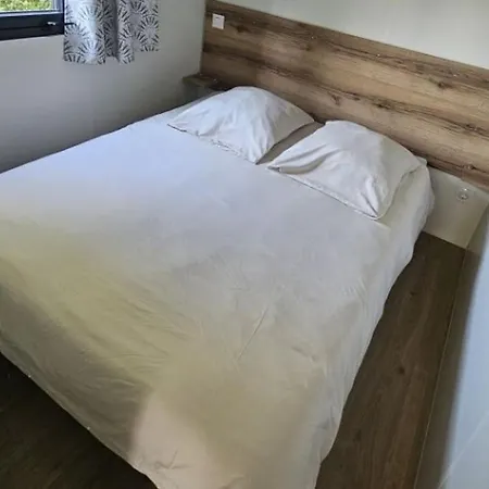 Mobil Avec Terrasse A Charlieu, 6 Personnes - Api-1-52-1205 Camping